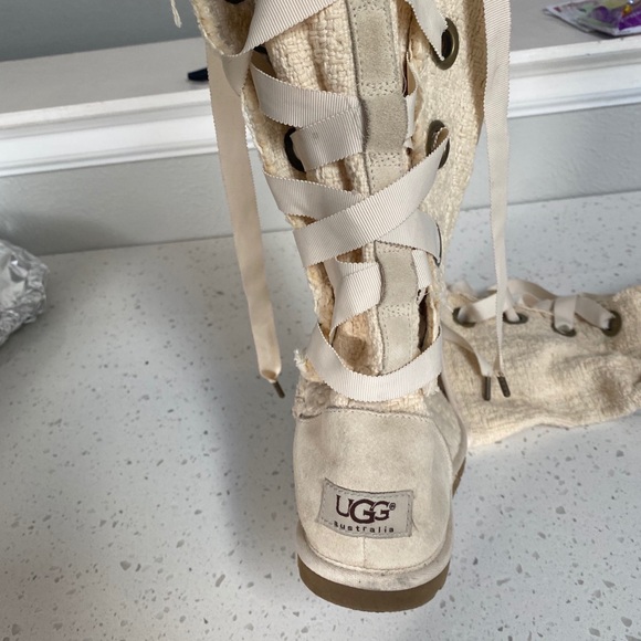 Ugg Heirloom lace up boot - Picture 2 of 3
